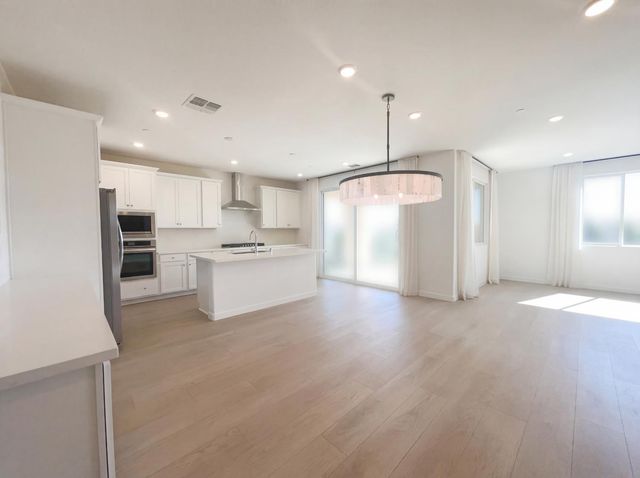 10872 Coral Reef Ln, Stockton, CA 95219