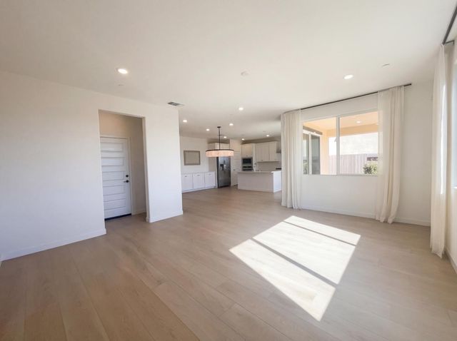 10872 Coral Reef Ln, Stockton, CA 95219