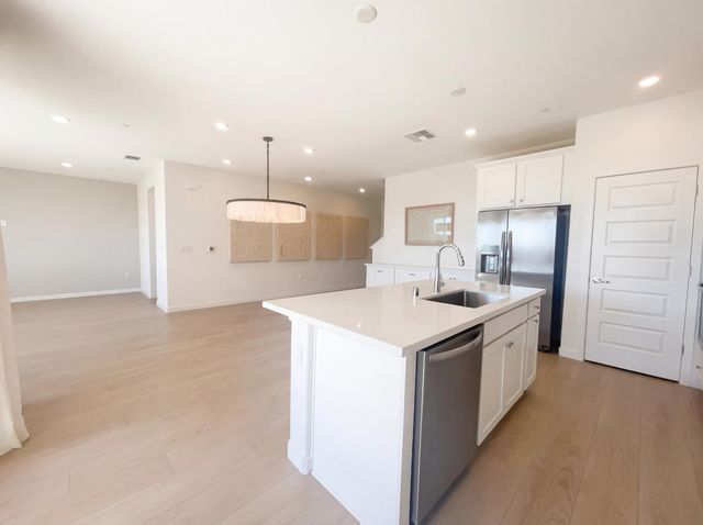 10872 Coral Reef Ln, Stockton, CA 95219