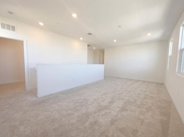 10872 Coral Reef Ln, Stockton, CA 95219