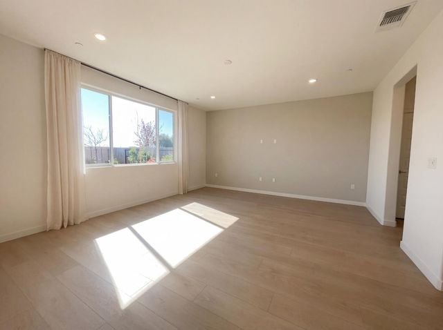 10872 Coral Reef Ln, Stockton, CA 95219