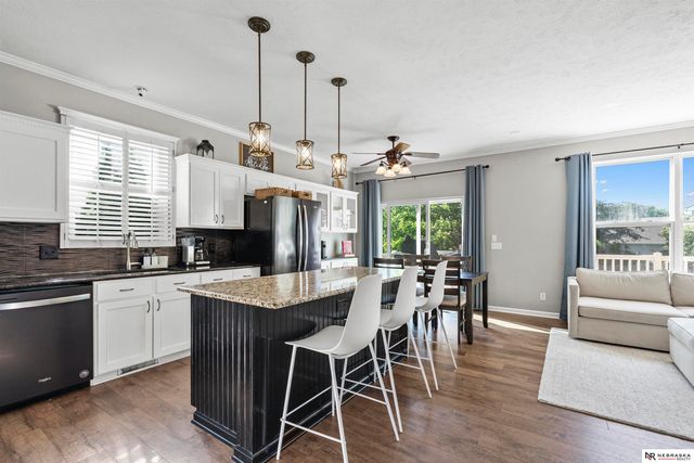 16313 Sherwood Avenue, Omaha, NE 68116