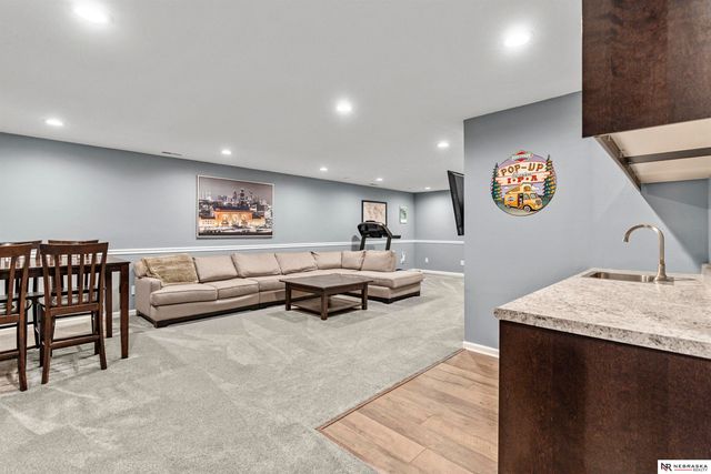 16313 Sherwood Avenue, Omaha, NE 68116