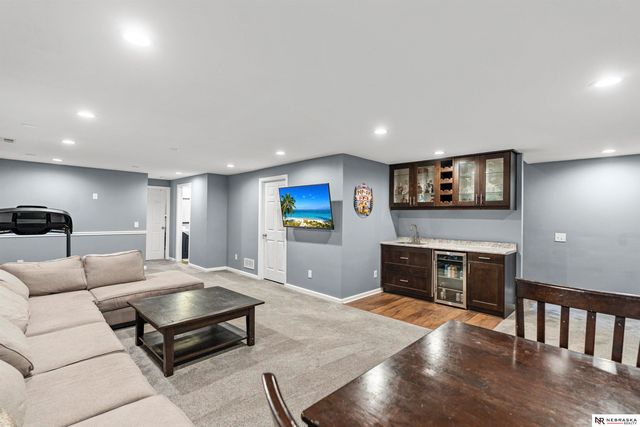 16313 Sherwood Avenue, Omaha, NE 68116