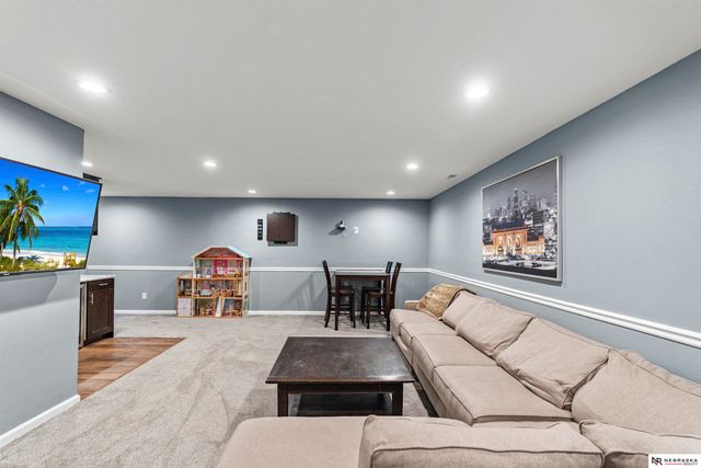 16313 Sherwood Avenue, Omaha, NE 68116