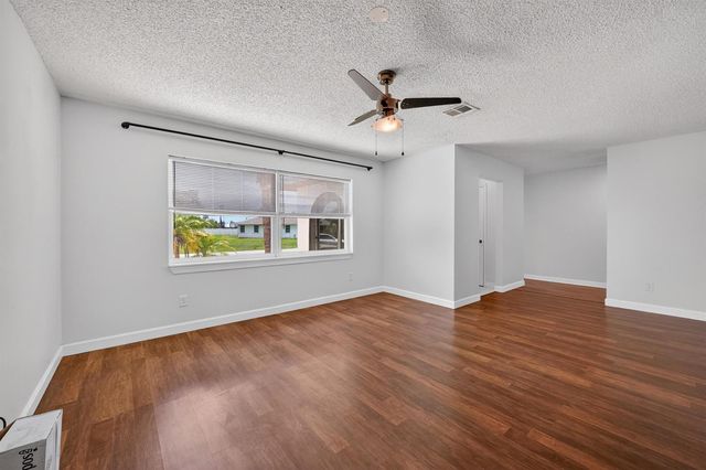 549 SE Marydale Terrace, Port St. Lucie, FL 34983