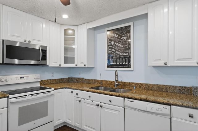 549 SE Marydale Terrace, Port St. Lucie, FL 34983