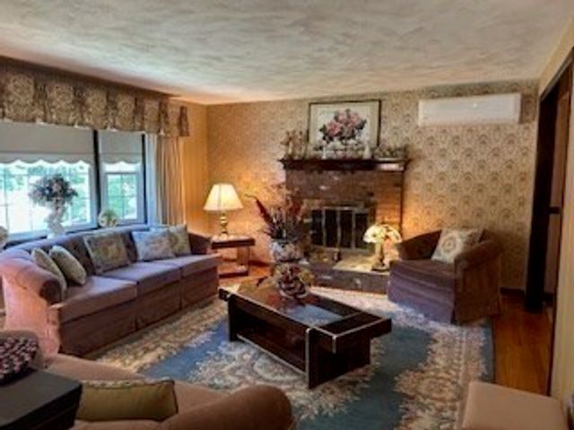 22 Ridge Road, Shrewsbury, MA 01545