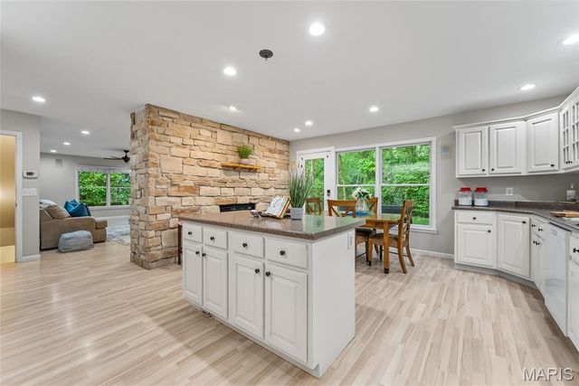 3 Sunnyslope Drive, Belleville, IL 62221
