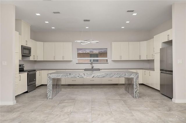 2041 Lake View Drive 5, Mission, TX 78572