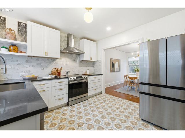 2451 Se SALMON St, Portland, OR 97214