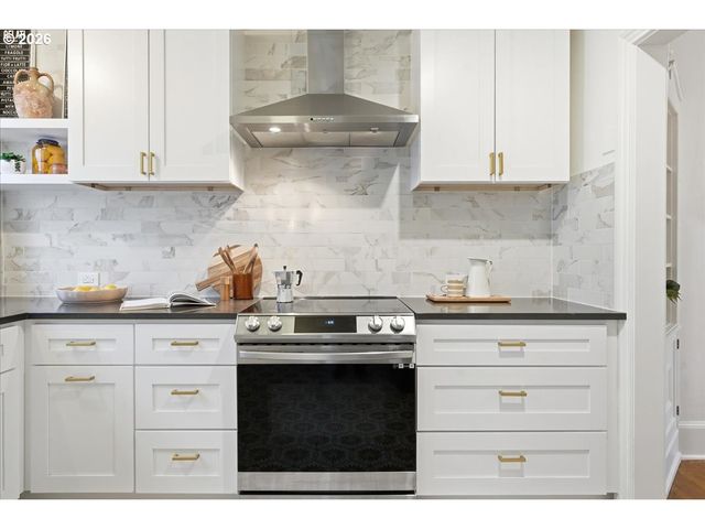 2451 Se SALMON St, Portland, OR 97214