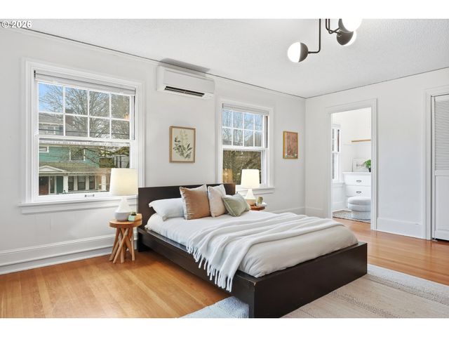 2451 Se SALMON St, Portland, OR 97214