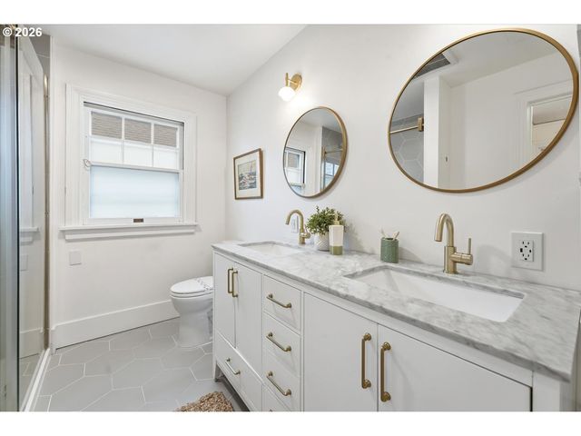 2451 Se SALMON St, Portland, OR 97214