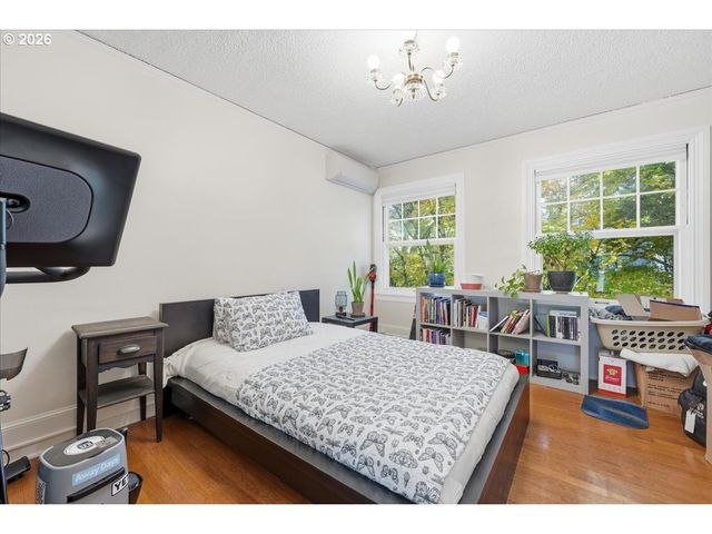 2451 Se SALMON St, Portland, OR 97214