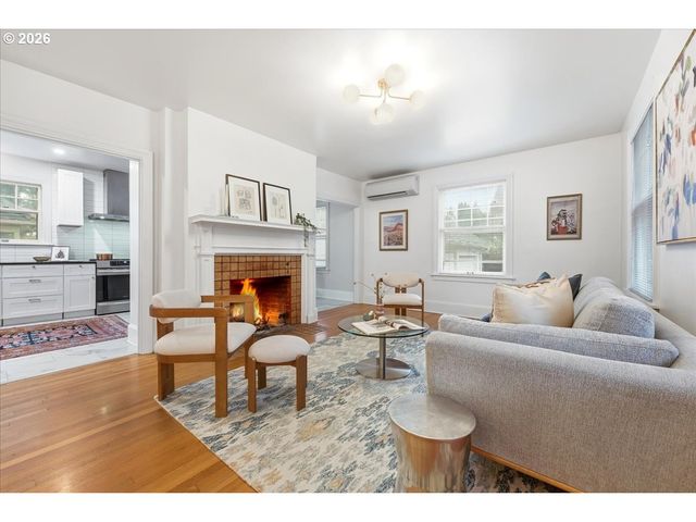 2451 Se SALMON St, Portland, OR 97214