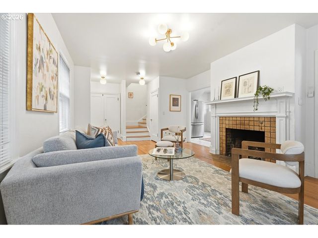 2451 Se SALMON St, Portland, OR 97214