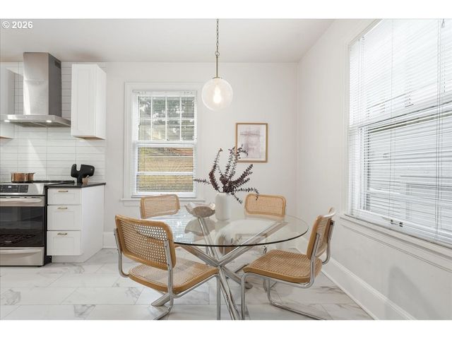 2451 Se SALMON St, Portland, OR 97214