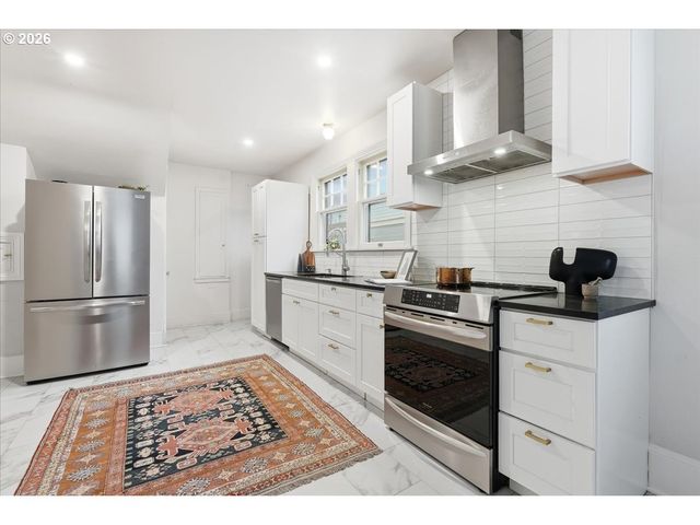 2451 Se SALMON St, Portland, OR 97214