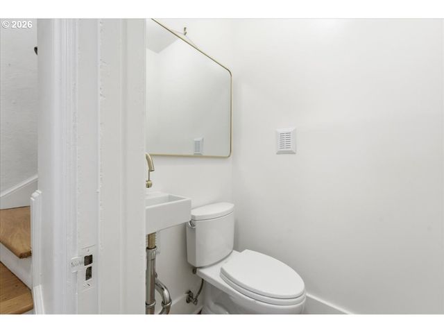 2451 Se SALMON St, Portland, OR 97214