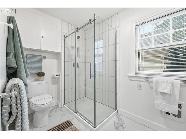 2451 Se SALMON St, Portland, OR 97214