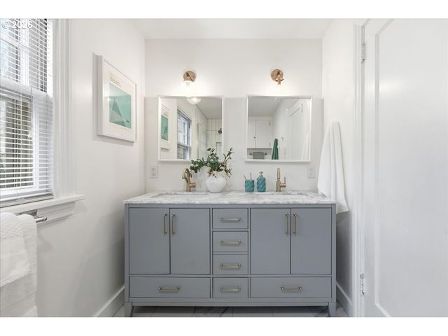 2451 Se SALMON St, Portland, OR 97214