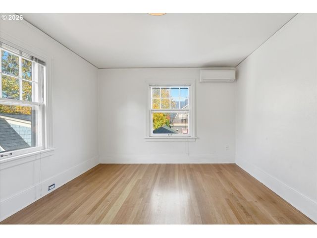 2451 Se SALMON St, Portland, OR 97214