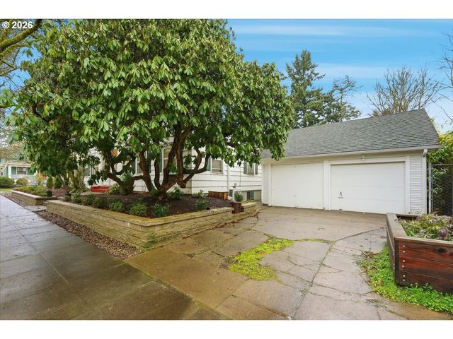 2451 Se SALMON St, Portland, OR 97214