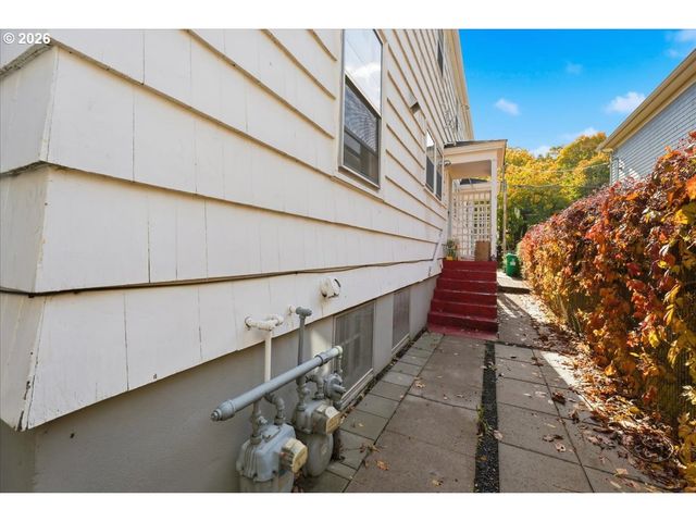 2451 Se SALMON St, Portland, OR 97214