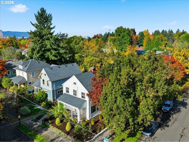 2451 Se SALMON St, Portland, OR 97214