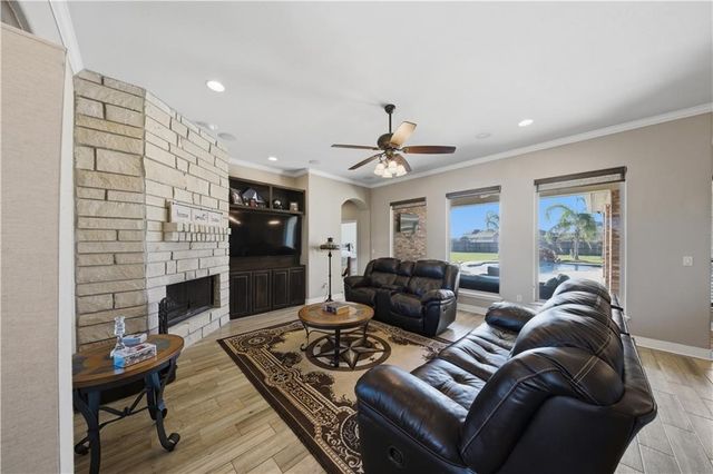 5425 Kitty Hawk Dr, Corpus Christi, TX 78414