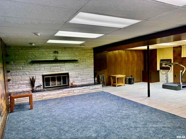2405 EASTVIEW Drive, Springfield, IL 62702