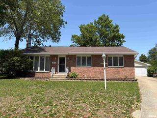 2405 EASTVIEW Drive, Springfield, IL 62702