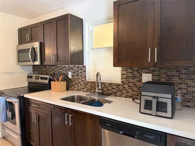 2323 Cleveland St, Hollywood, FL 33020