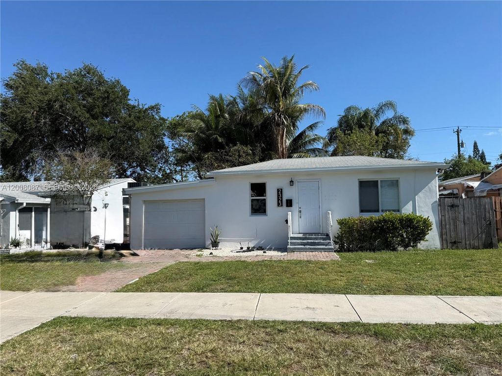 2323 Cleveland St, Hollywood, FL 33020