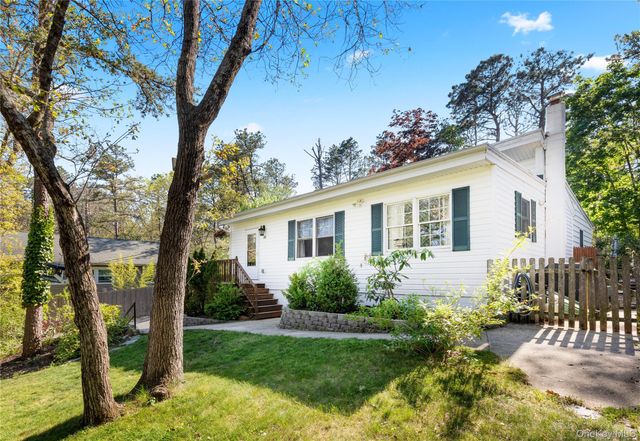38 Forest Trail, Ridge, NY 11961