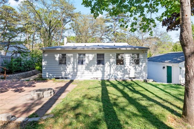 38 Forest Trail, Ridge, NY 11961