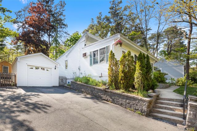 38 Forest Trail, Ridge, NY 11961