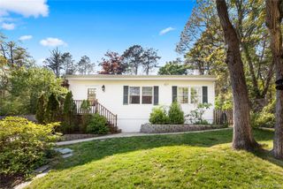 38 Forest Trail, Ridge, NY 11961