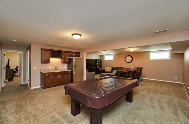 358 S 85th Street, West Des Moines, IA 50266