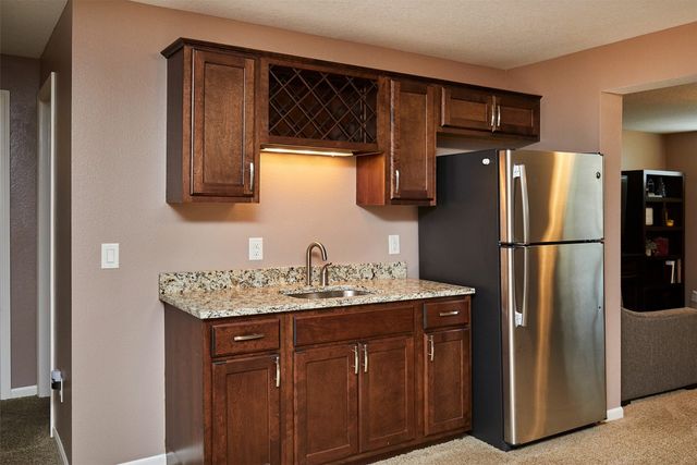 358 S 85th Street, West Des Moines, IA 50266