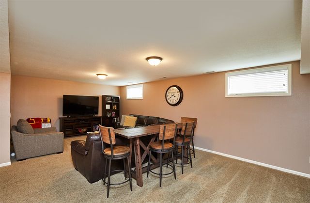 358 S 85th Street, West Des Moines, IA 50266