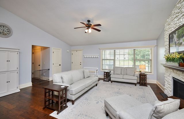 358 S 85th Street, West Des Moines, IA 50266