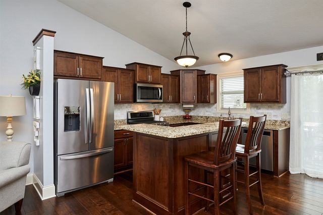 358 S 85th Street, West Des Moines, IA 50266