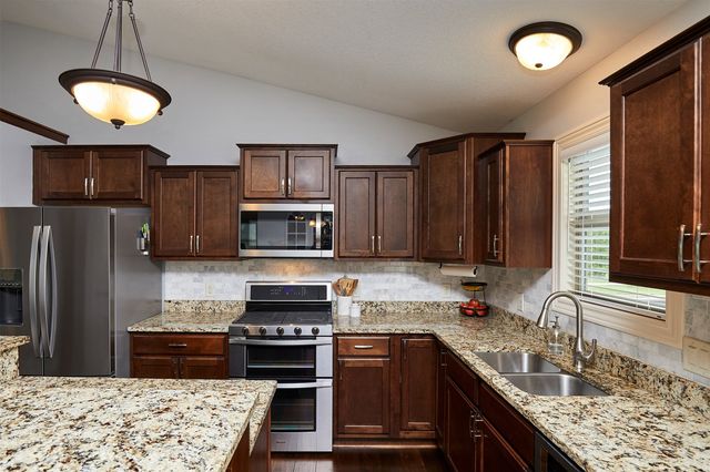 358 S 85th Street, West Des Moines, IA 50266