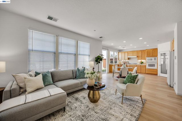 221 Dutra Vernaci Dr., Union City, CA 94587