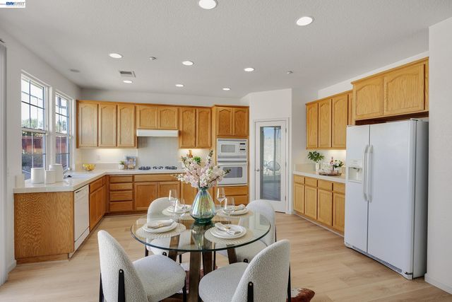 221 Dutra Vernaci Dr., Union City, CA 94587