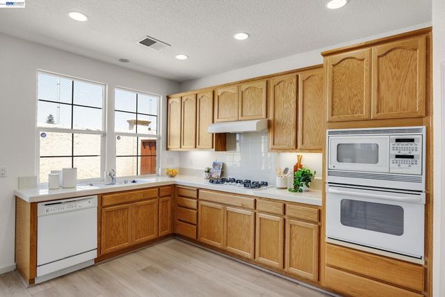 221 Dutra Vernaci Dr., Union City, CA 94587