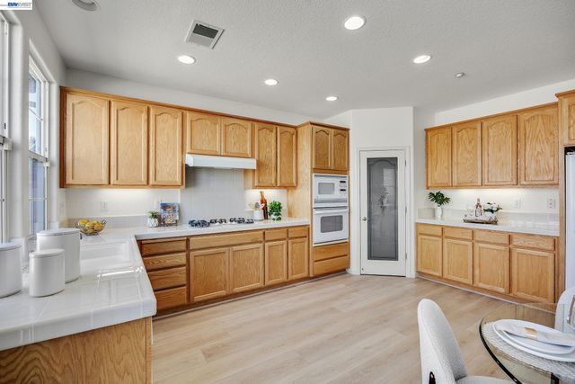 221 Dutra Vernaci Dr., Union City, CA 94587
