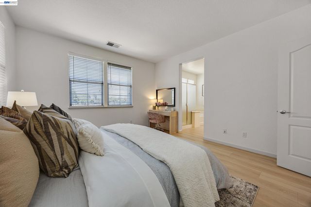 221 Dutra Vernaci Dr., Union City, CA 94587